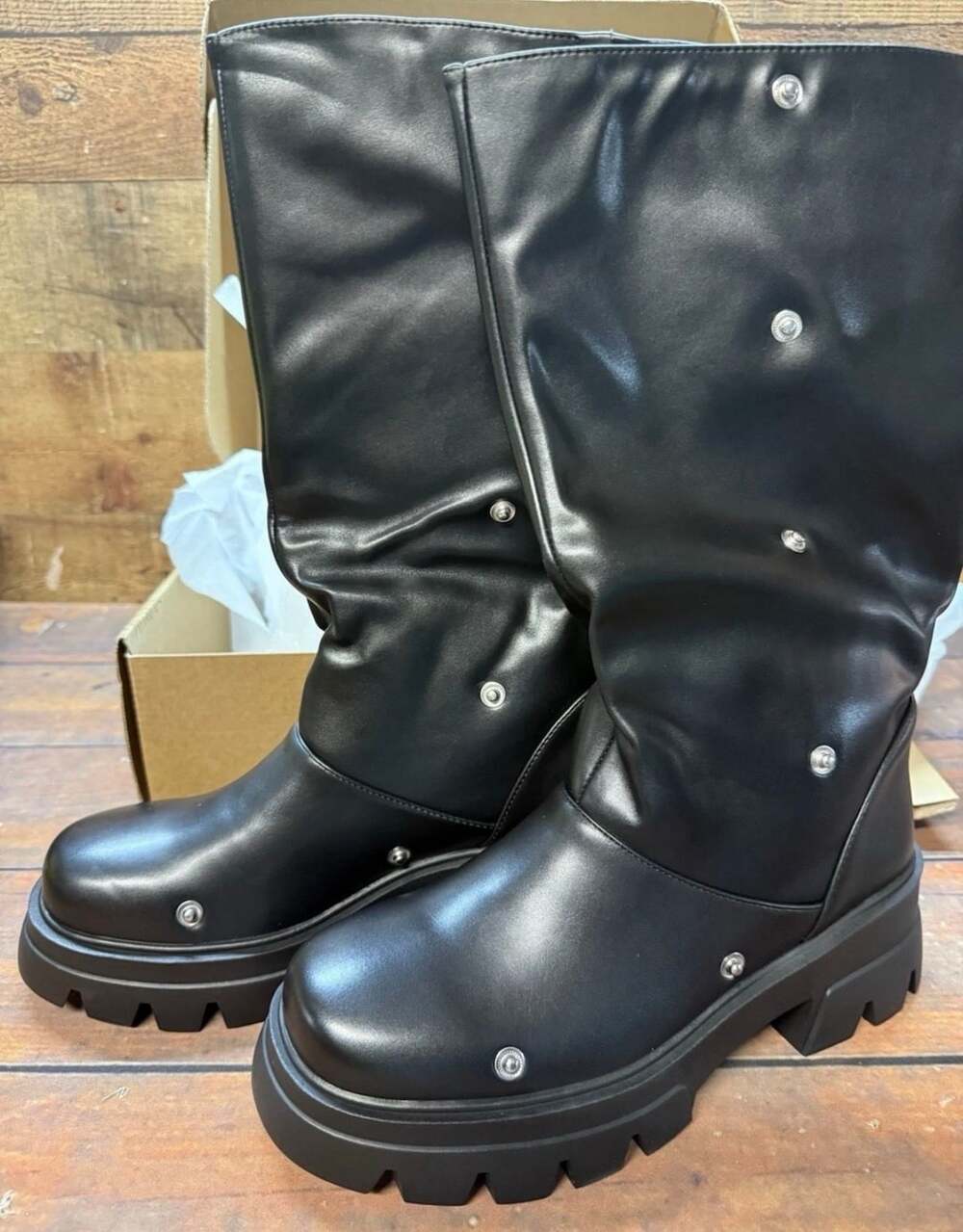 Azalea Wang Slouchy Mid Calf Lug Sole Boot Size 10 Black Snap Boots